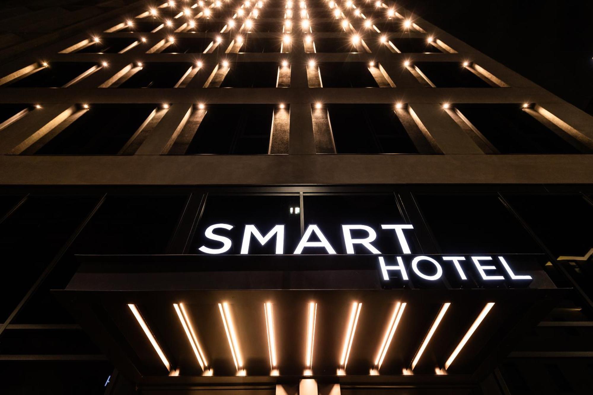 Smart Hotel Central Milan Bagian luar foto